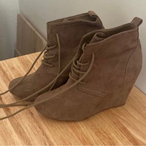 Mix No 6 tan suede wedge booties-size 7